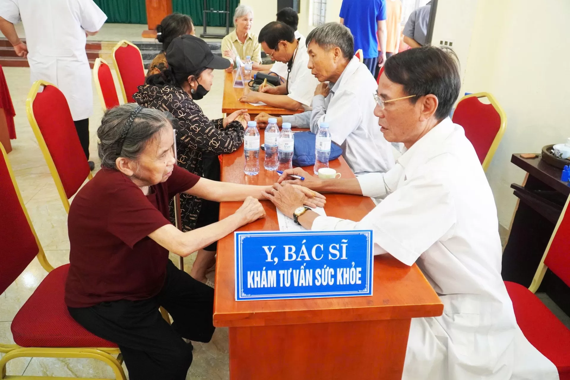 Ngày 21/7/2026 Hội Đông y Hà Nội đã tổ chức chương trình Khám, tư vấn sức khoẻ và tặng quà thương binh, bệnh binh, thân nhân, gia đình Liệt sĩ và người có công với cách mạng tại 2 xã Phúc Sơn và Phú Nghĩa